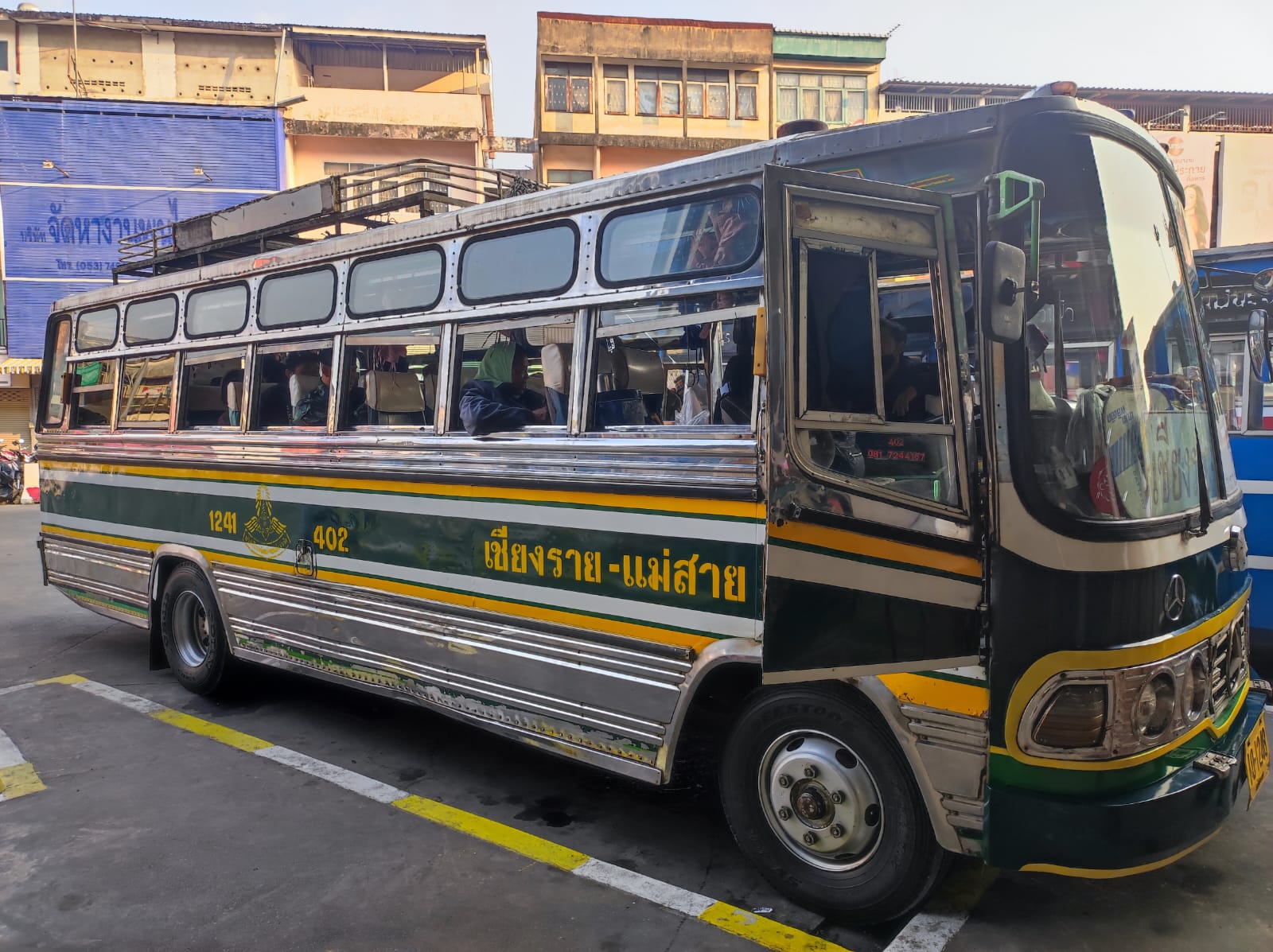 Bus thailandais pour les transports entre les villes