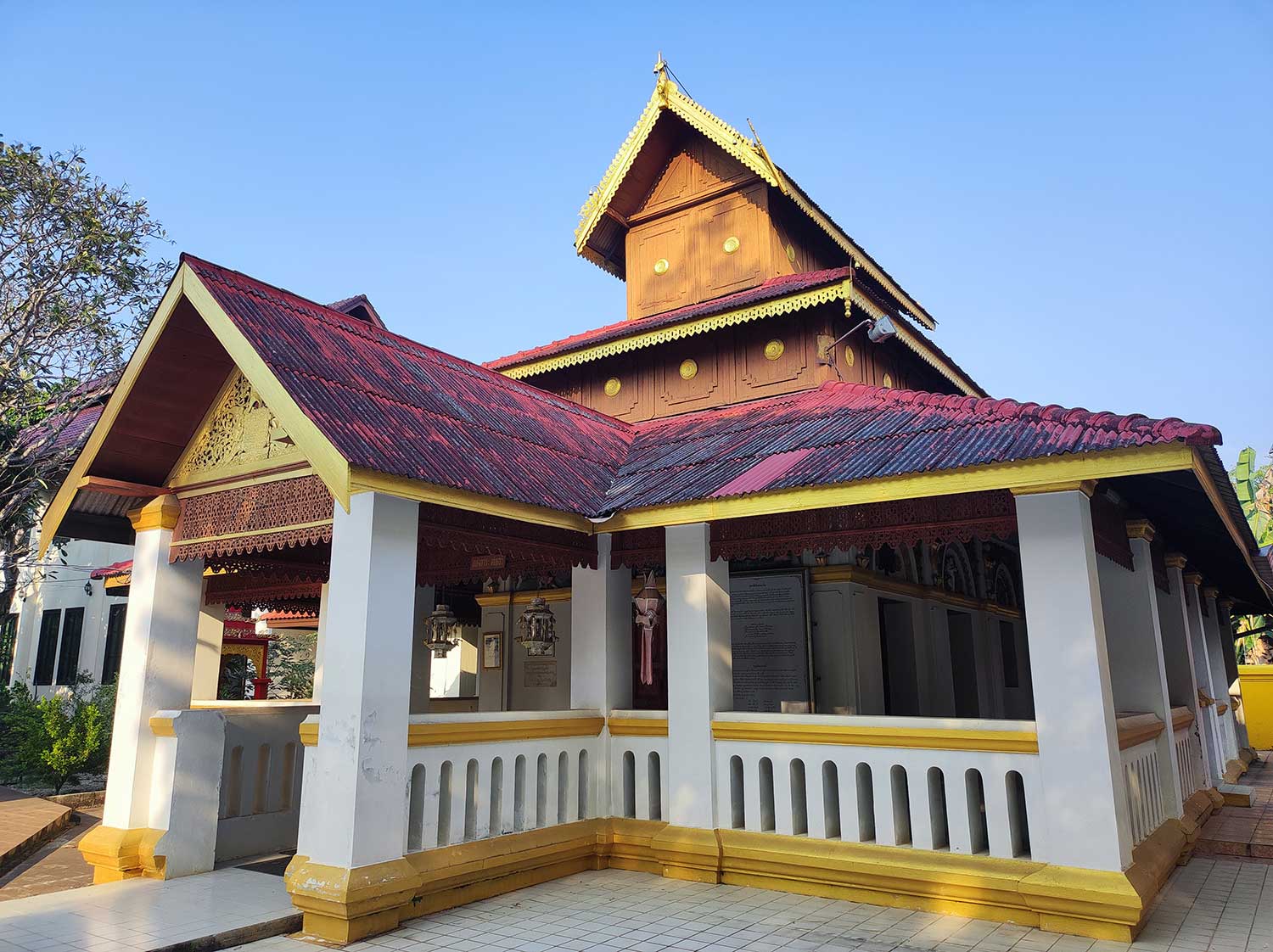 Wat Pong Sanuk Nua, Lampang