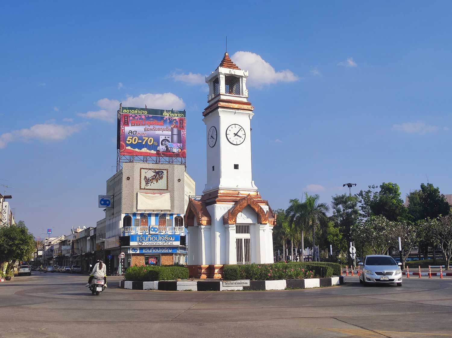 Horloge blanche à Lampang