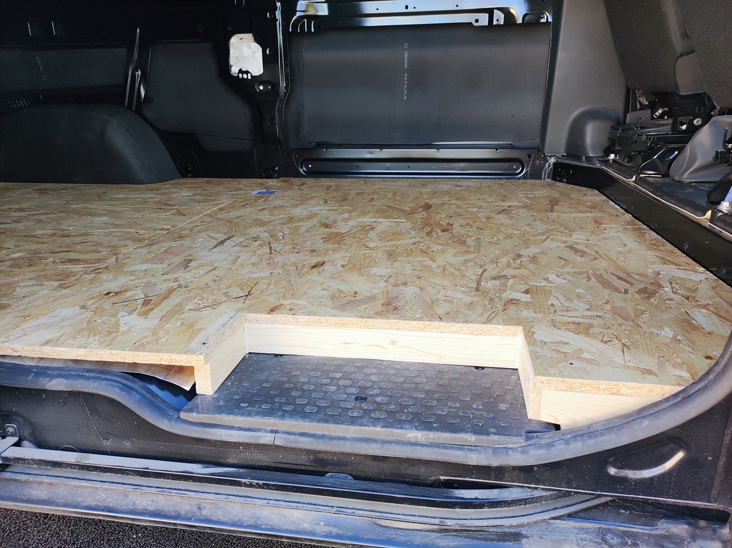 aménagement Trafic H1L1 - plancher en OSB aménagement Trafic H1L1 - plancher en OSB