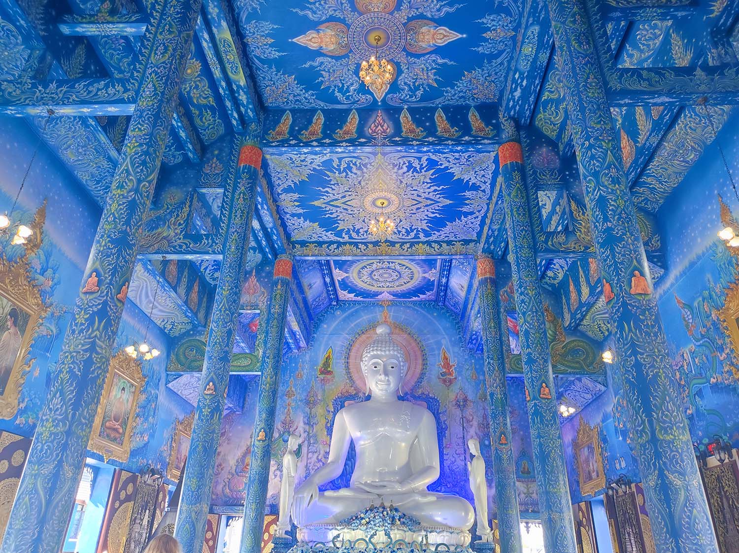 Wat Rong Suea Ten - temple bleu- Chiang Raï