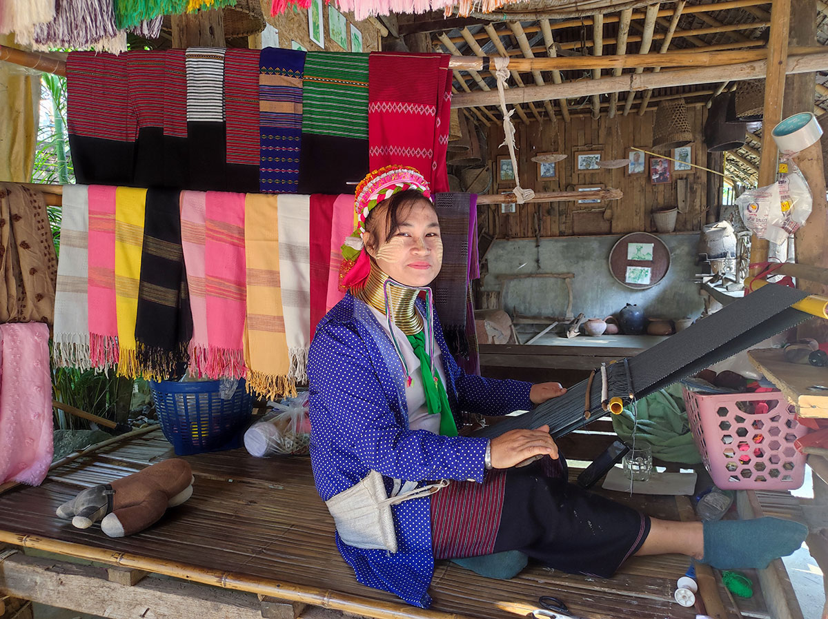 Long Neck Karens - Paï