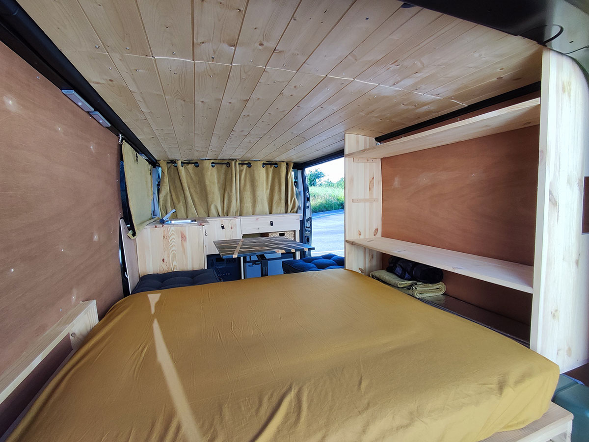 aménagement trafic Van, grande étagère vêtements aménagement trafic Van, grande étagère vêtements