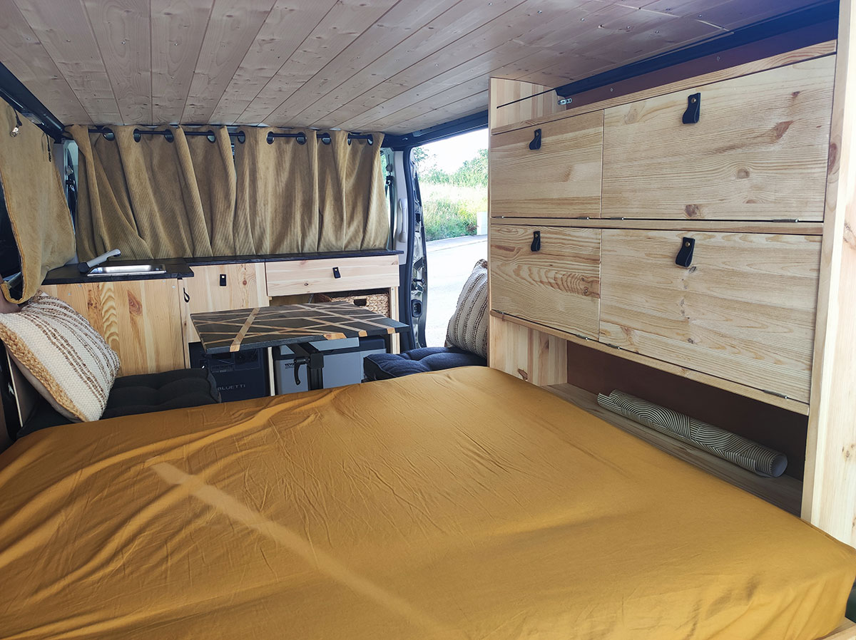 aménagement trafic Van, grande étagère vêtements aménagement trafic Van, grande étagère vêtements