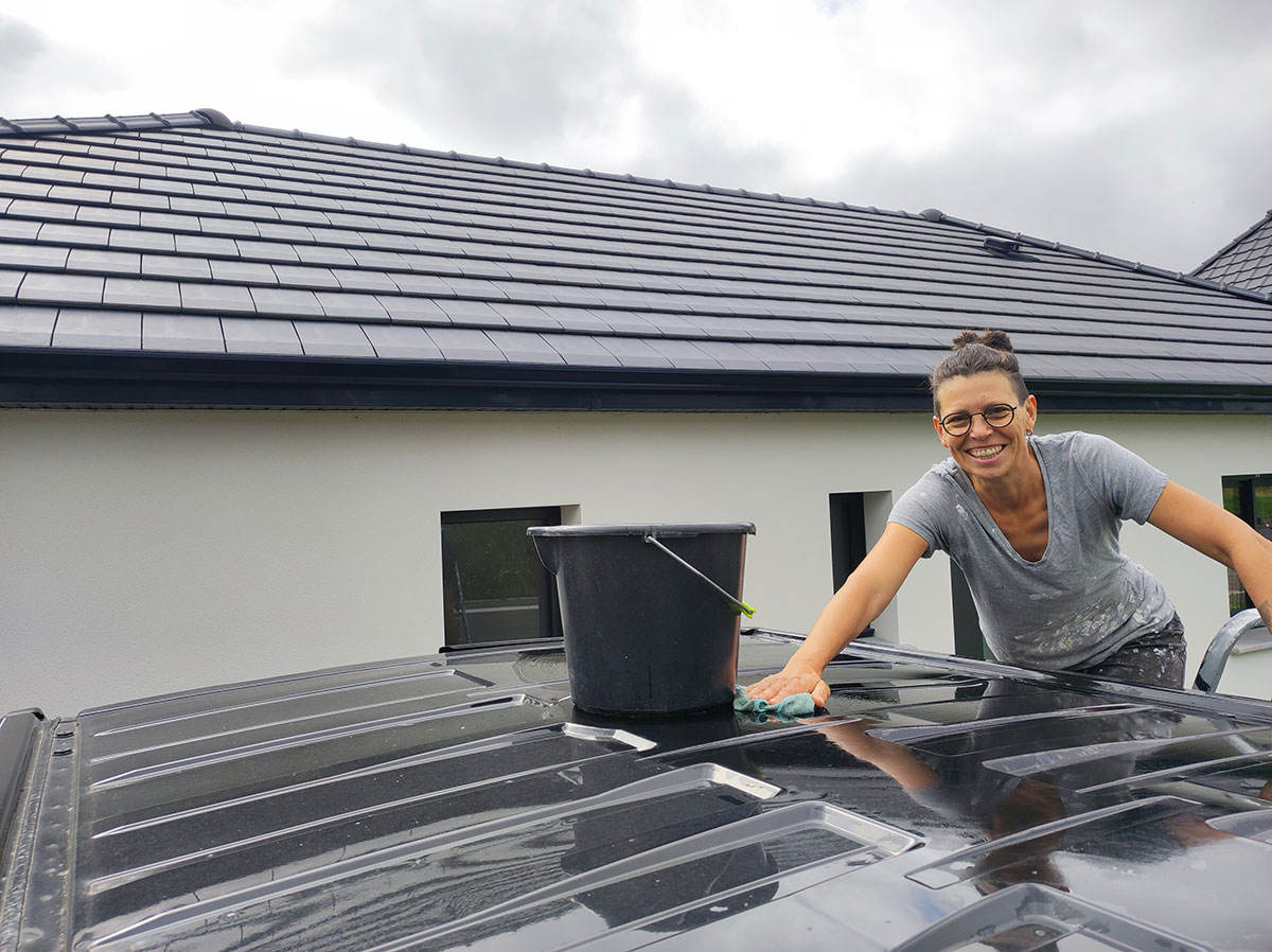 aménagement van, mise en place de panneau solaire