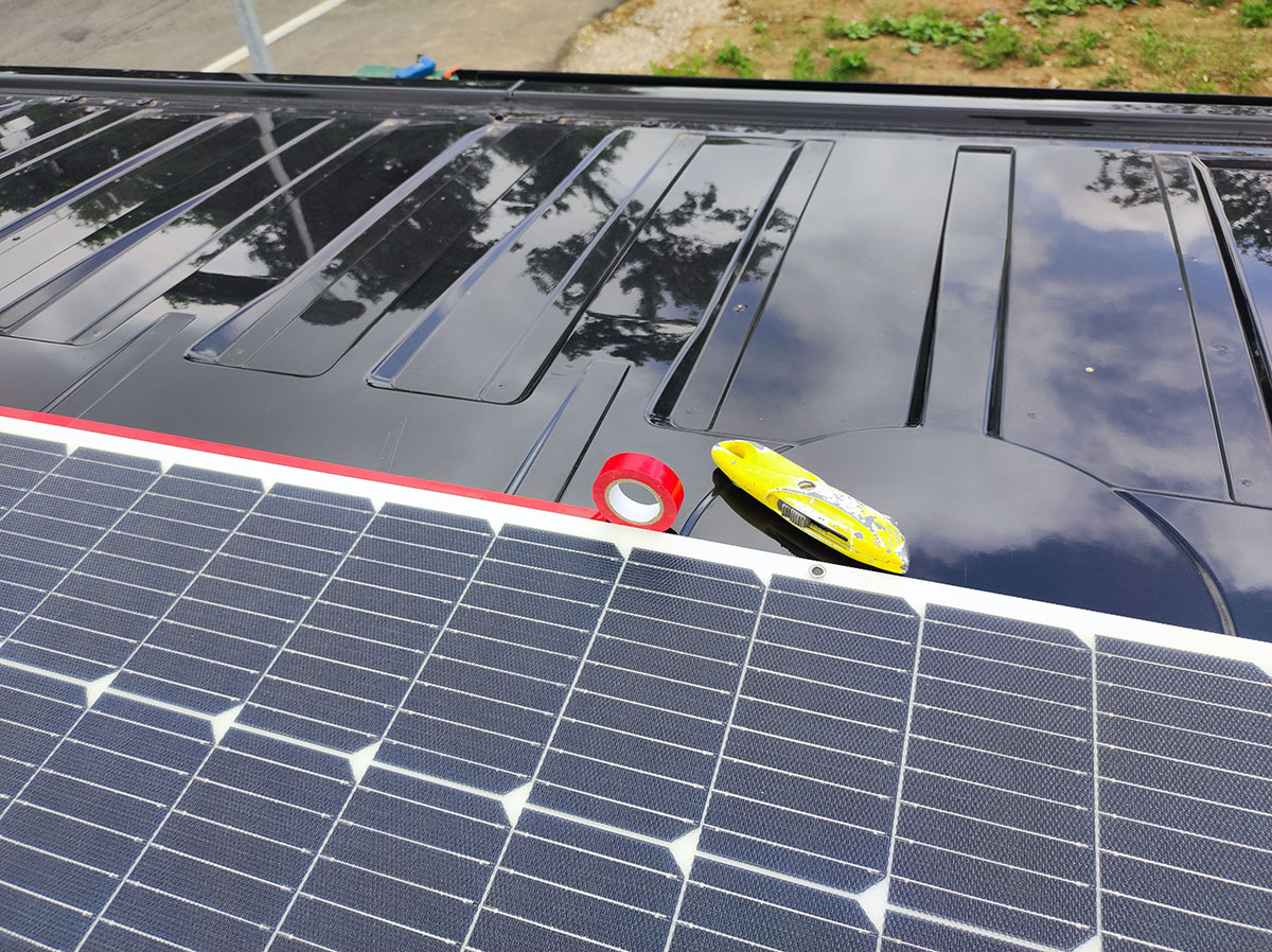 aménagement van, mise en place de panneau solaire