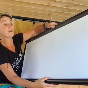 écran de projection vidéo enroulable pour notre van aménagé